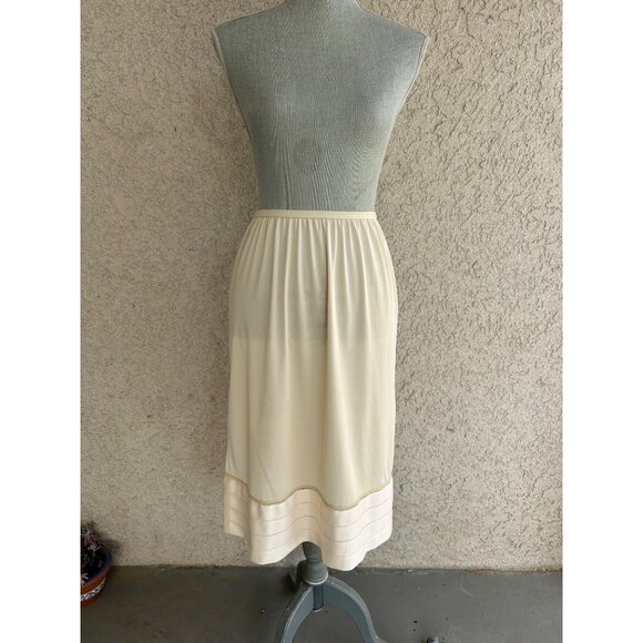 Vintage Komar Pillow Tab Beige Nylon Half Slip Coquette Cottagecore Skirt Medium - Picture 1 of 10